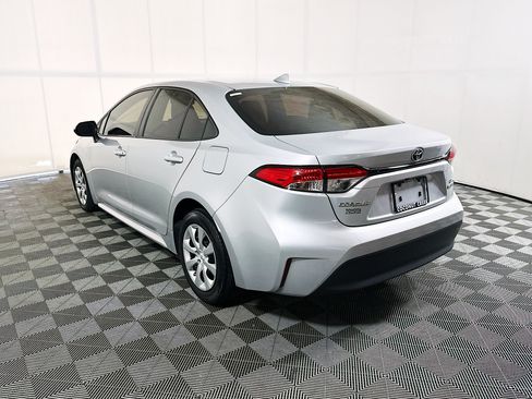 Used 2023 Toyota Corolla LE FWD image 5