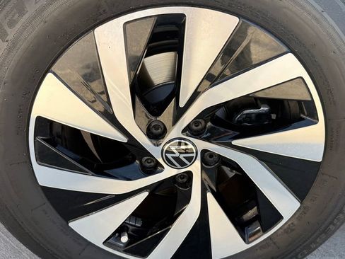 Certified 2025 Volkswagen Tiguan S FWD image 10