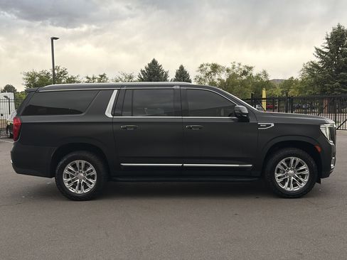Used 2023 GMC Yukon XL SLT w/ SLT Luxury Package AWD/4WD image 4