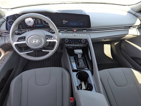 Used 2025 Hyundai Elantra SEL FWD image 29