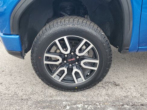 Used 2023 GMC Sierra 1500 AT4 w/ AT4 Preferred Package image 5