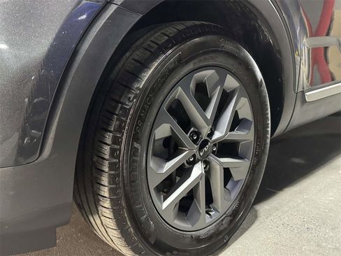 Used 2024 Kia Telluride LX image 9