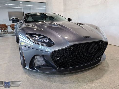 Used 2022 Aston Martin DBS Superleggera image 9