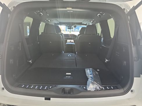 New 2026 INFINITI QX80 4WD image 17
