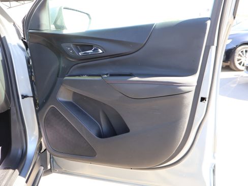 Used 2023 Chevrolet Equinox RS image 9