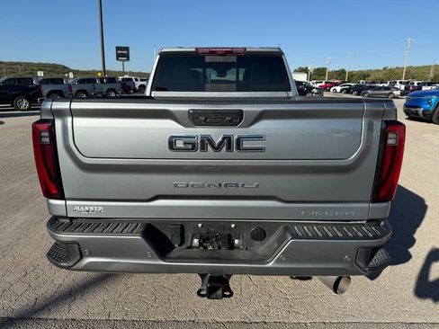 Used 2024 GMC Sierra 2500 Denali Ultimate image 5