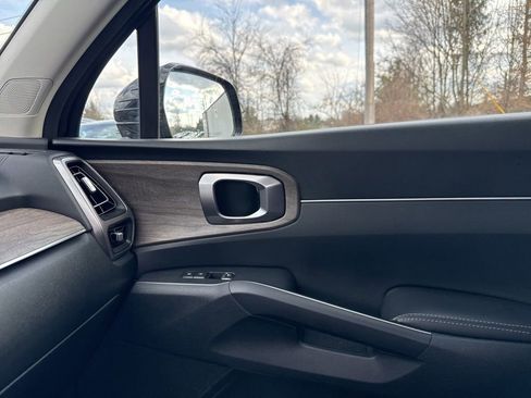 Used 2023 Kia Sorento S w/ Panoramic Sunroof Package AWD/4WD image 9