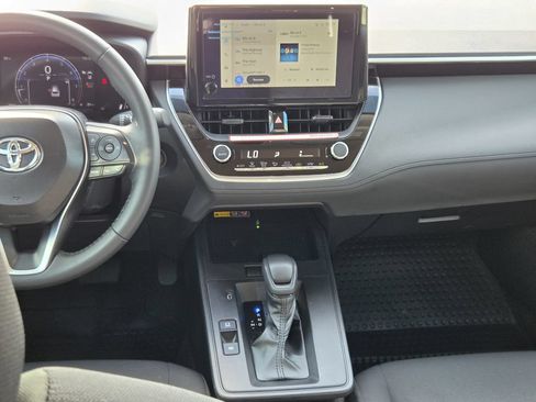 Used 2026 Toyota Corolla Cross LE FWD image 17