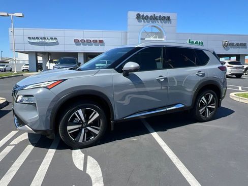Used 2023 Nissan Rogue Platinum w/ Platinum Premium Package FWD image 2