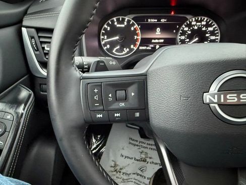 Certified 2025 Nissan Rogue SV image 14