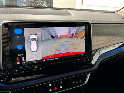 Used 2024 Volkswagen Atlas SEL Premium R-Line image 14