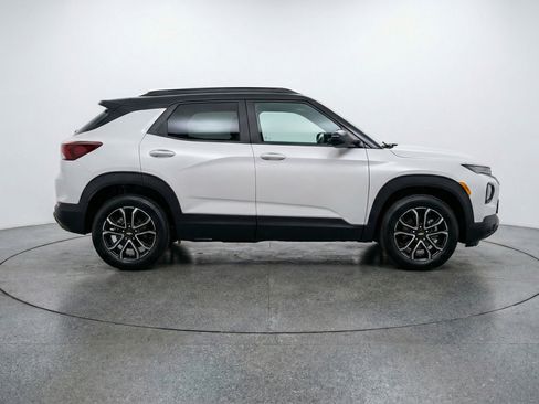 Used 2025 Chevrolet TrailBlazer LT image 11