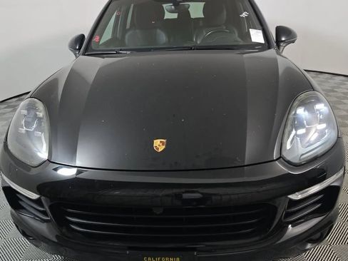 Used 2017 Porsche Cayenne Platinum Edition w/ Premium Package Plus (PJX) image 2