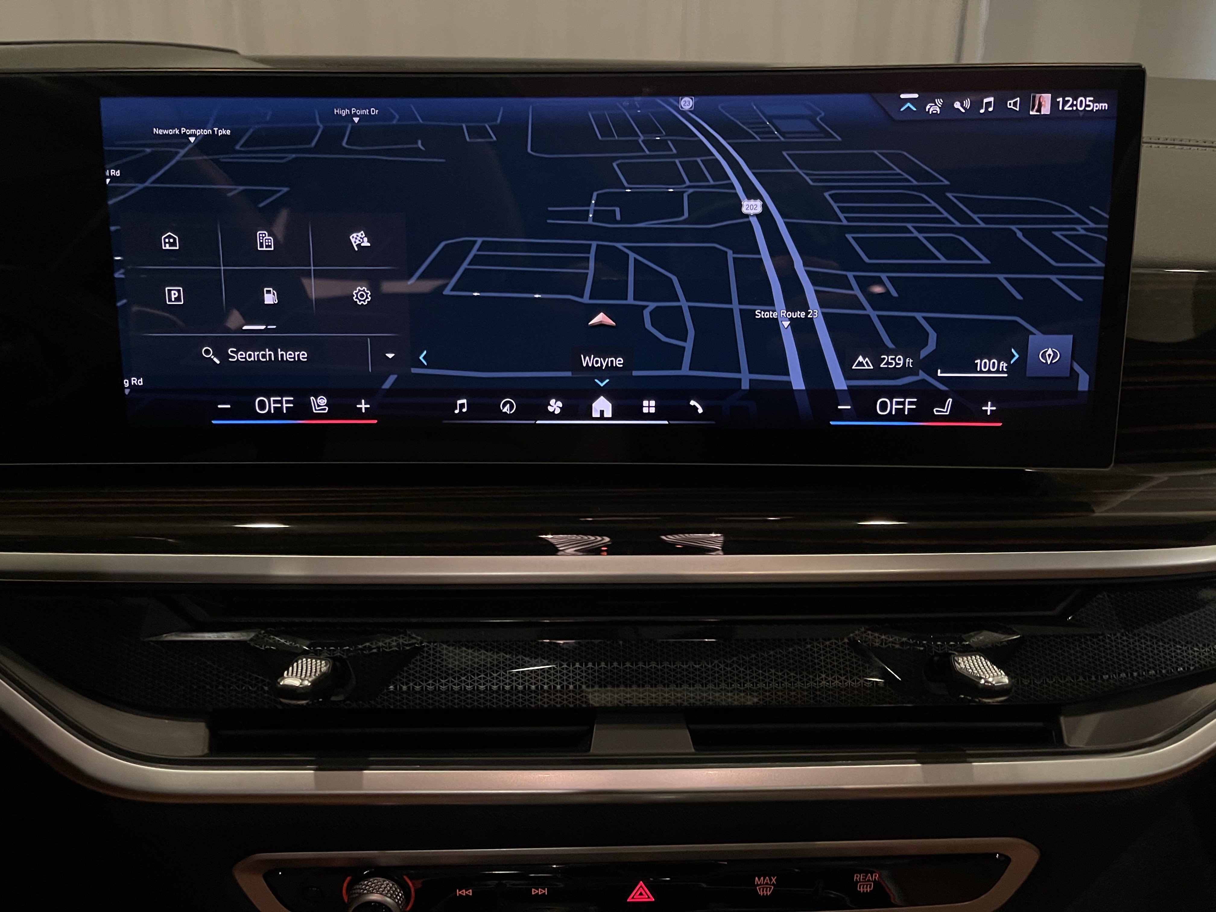 Used 2025 BMW X7 xDrive40i w/ M Sport Package AWD/4WD image 22
