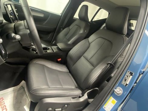 Used 2025 Volvo XC40 B5 Core image 11