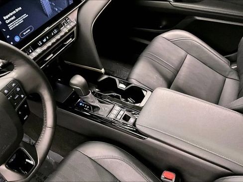 Used 2025 Toyota Camry XSE FWD image 17