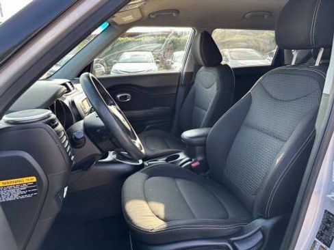 Used 2016 Kia Soul + FWD image 16