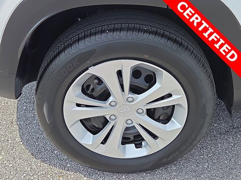 Used 2025 Chevrolet Trax LS image 7