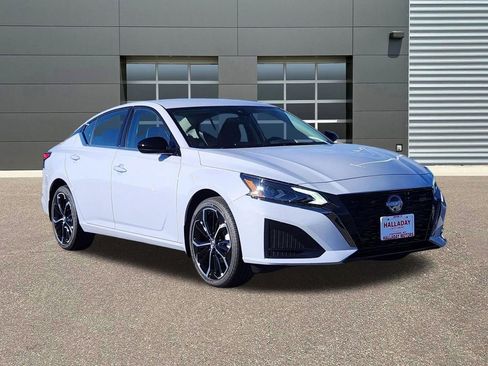 New 2025 Nissan Altima 2.5 SR AWD/4WD image 5