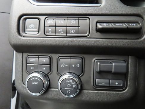 Used 2024 GMC Yukon AT4 image 49