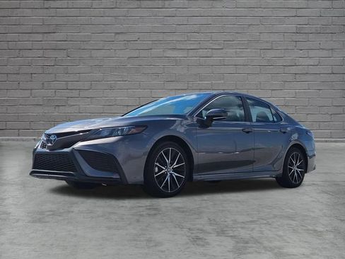 Used 2024 Toyota Camry SE FWD image 1