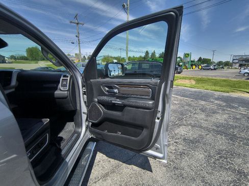 Used 2022 RAM 1500 Laramie AWD/4WD image 32