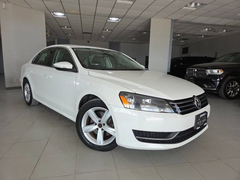 Used 2012 Volkswagen Passat 2.5 SE FWD image 1