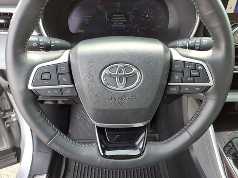 Used 2024 Toyota Highlander Platinum image 19