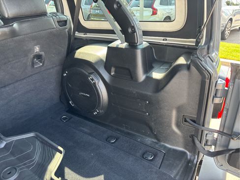 Used 2018 Jeep Wrangler Unlimited Sahara w/ Dual Top Group AWD/4WD image 10