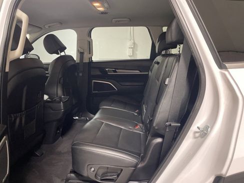Certified 2023 Kia Telluride LX image 15