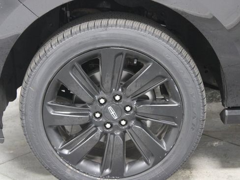 Used 2022 Lincoln Navigator Reserve AWD/4WD image 19