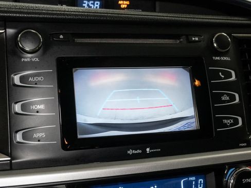 Used 2015 Toyota Highlander Plus AWD/4WD image 18