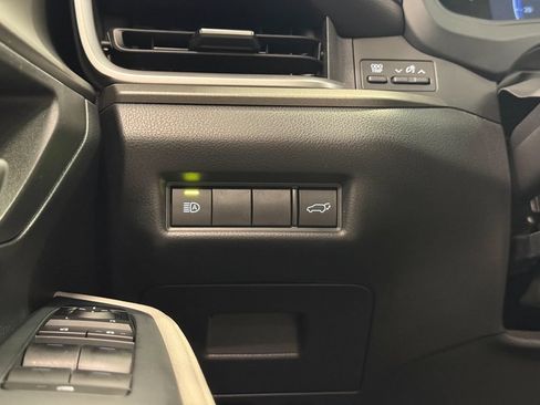 Used 2025 Toyota Grand Highlander AWD image 18