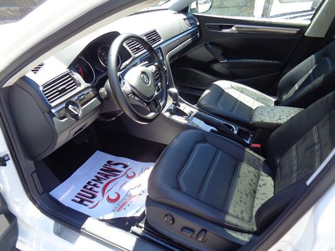 Used 2018 Volkswagen Passat 2.0T SE image 19