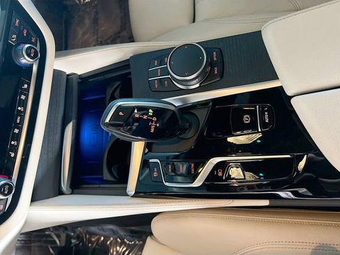 Used 2023 BMW 530e xDrive w/ Premium Package image 24