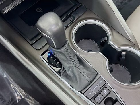 Used 2021 Toyota Camry XLE w/ Navigation Upgrade Package image 17