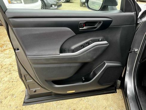 Used 2024 Toyota Highlander LE image 13