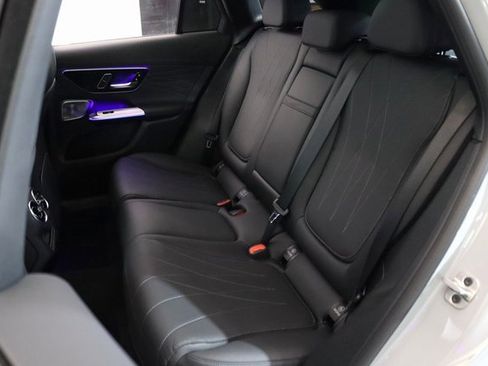 Used 2025 Mercedes-Benz GLC 350e 4MATIC image 16