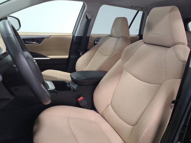 Used 2022 Toyota RAV4 XLE w/ Convenience Package AWD/4WD image 19