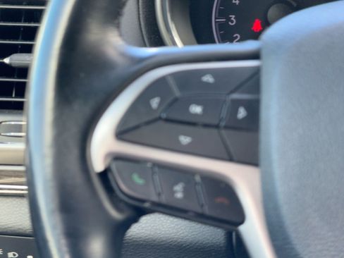 Used 2018 Jeep Grand Cherokee Overland image 19