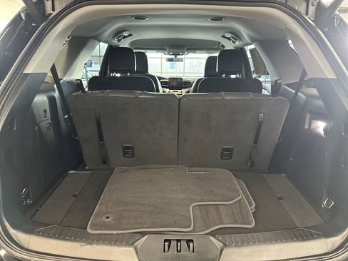 Used 2023 Ford Explorer XLT w/ Equipment Group 202A image 7