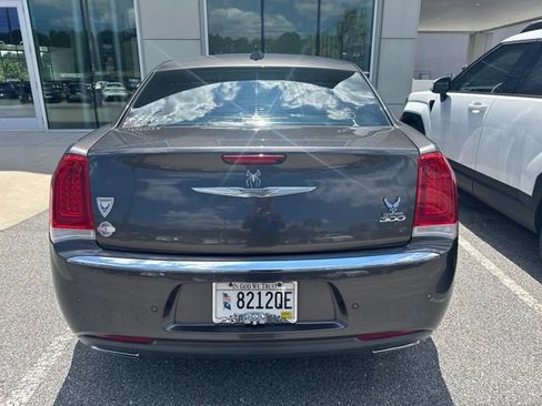 Used 2016 Chrysler 300 Limited RWD image 7