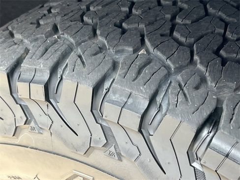 Used 2020 Chevrolet Silverado 1500 RST w/ Z71 Off-Road Package image 8