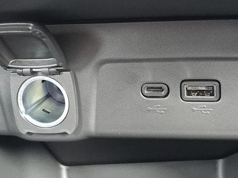 Certified 2025 Chevrolet Trax LT w/ Driver Confidence Package image 8