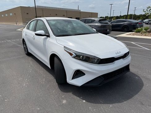 Used 2023 Kia Forte LXS w/ LXS Technology Package image 3