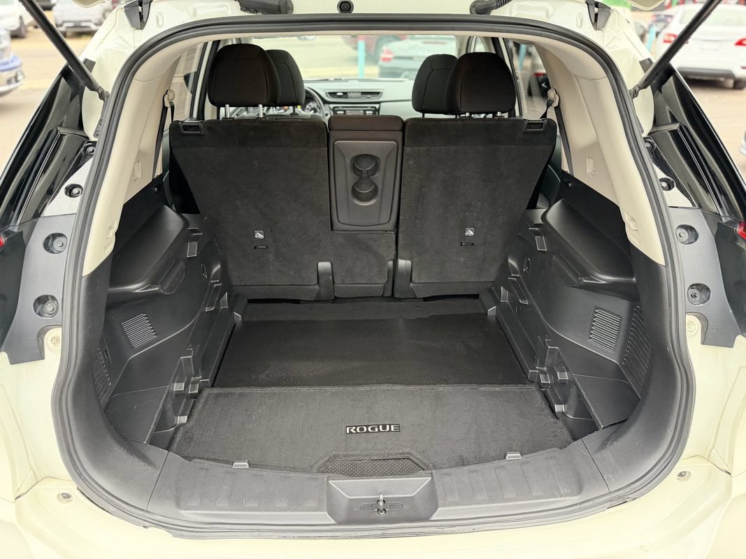 Used 2017 Nissan Rogue SV AWD/4WD image 10