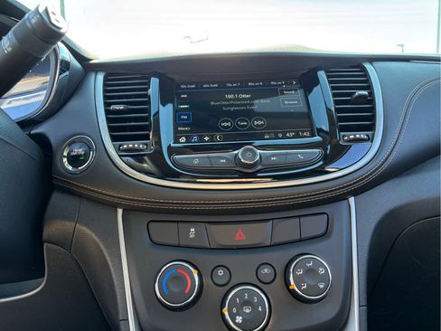 Used 2018 Chevrolet Trax LT w/ LT Convenience Package image 13