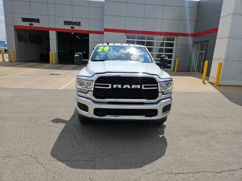 Used 2024 RAM 3500 SLT w/ Quick Order Package 2YG SLT AWD/4WD image 8