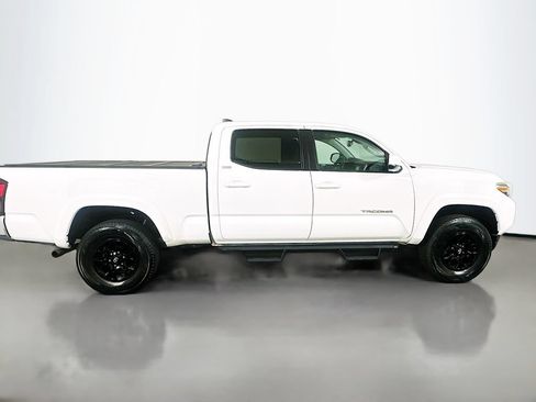 Used 2019 Toyota Tacoma SR5 AWD/4WD image 4