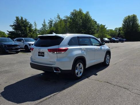 Used 2017 Toyota Highlander Limited AWD/4WD image 8